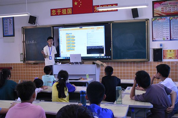 “山河承宇”實踐隊開設麥昆機器人特色課程|機器人課程進鄉村學校，點亮學生科技夢想