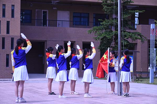 “百千萬工程”大學生突擊隊|嶺南師范學院“山河承宇”實踐隊以賦能鄉村振興，點燃鄉村教學的“星火”