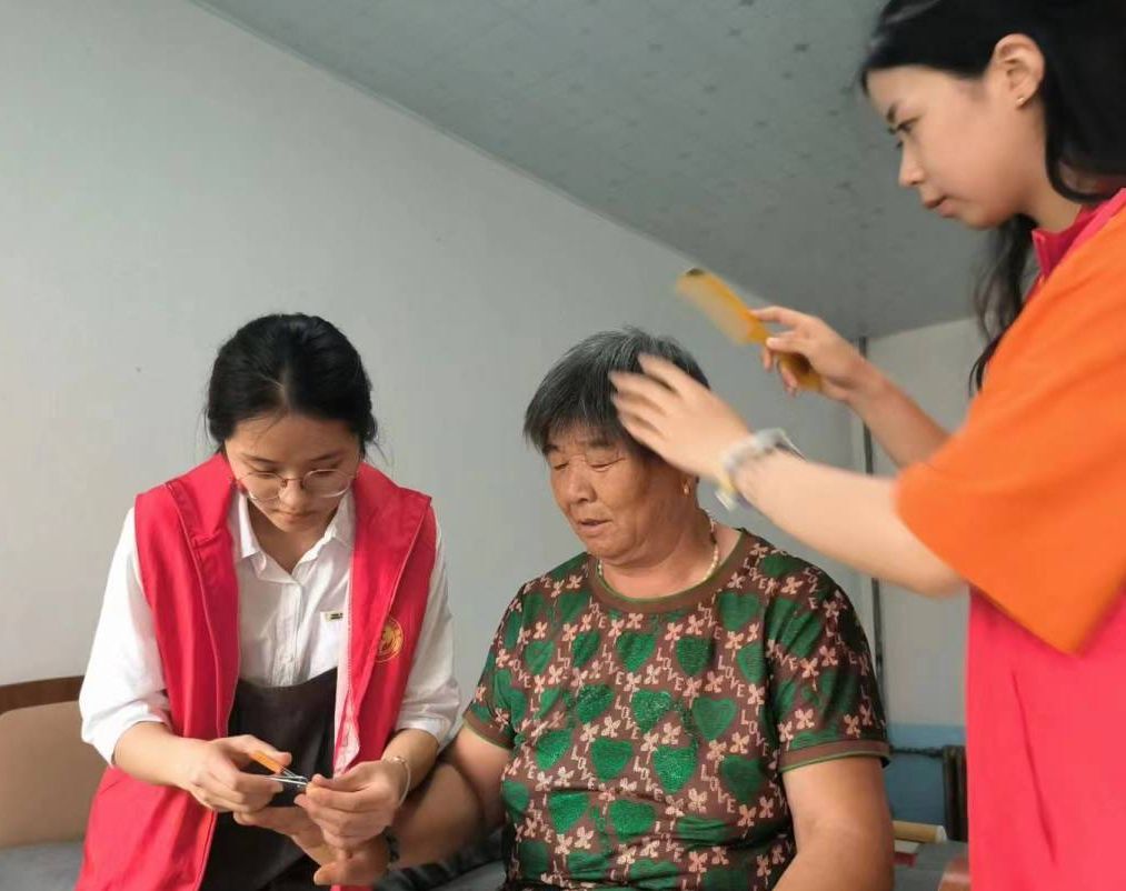 新鄉醫學院三全學院赴柘城縣敬老關懷實踐團（負責人：趙若冰）