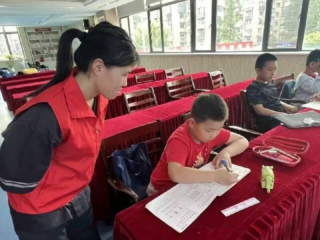 講中外文化，學科學知識