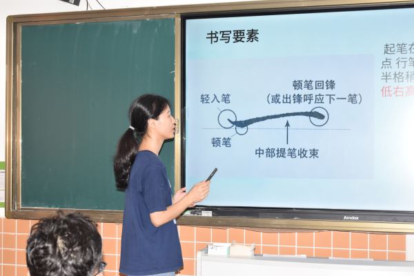 傳承中國漢字，書法走進課堂 --嶺南師范學院“山河承宇”社會實踐隊開展硬筆書法特色課程