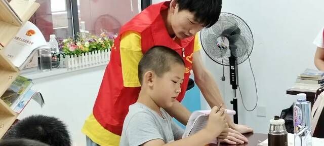 安徽學子三下鄉:趣味伴童心，急救記心中