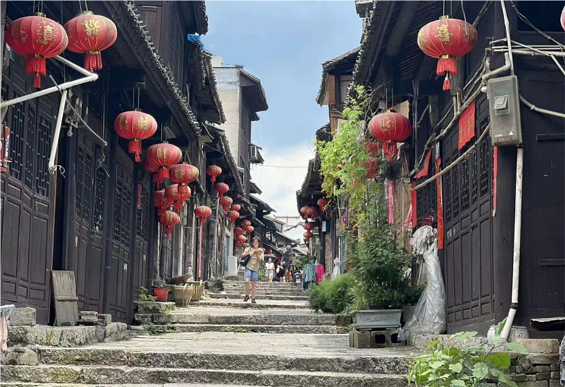 重外院“青歌筑夢(mèng)”實(shí)踐團(tuán)三下鄉(xiāng)實(shí)踐調(diào)研 | 穿越千年古鎮(zhèn)，回望崢嶸歲月