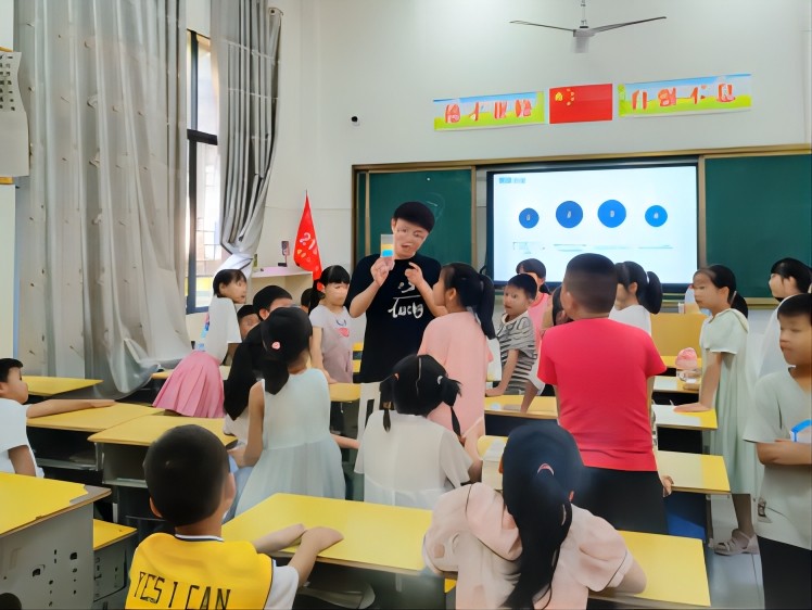 【青春建功，實踐鑄魂】童心相伴同行，共鑄七彩假期——中南大學湘雅公共衛生學院教育關愛暑期社會實踐活動正式開始！