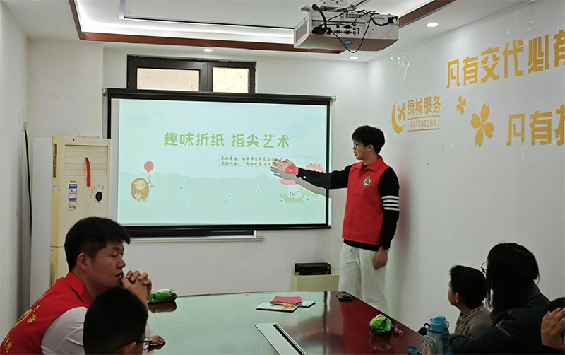 曲阜師范大學體育科學學院“青衿之志 實踐篤行”實踐隊社區(qū)寒假社會實踐——指尖輕舞，折出紙間奇幻童話