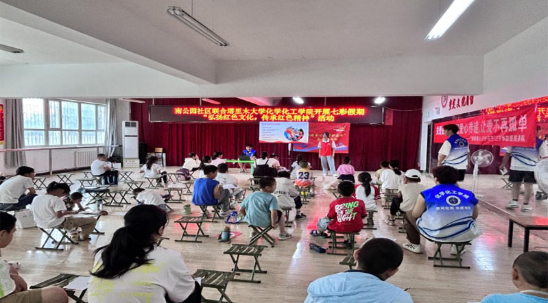 塔里木大學(xué)新疆生產(chǎn)建設(shè)兵團“情暖童心，守護花開”志愿服務(wù)隊赴南公園社區(qū)新時代文明實踐站開展“弘揚紅色文化，傳承紅色精神”的宣講活動