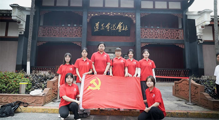 重走長征路，奮斗正當(dāng)時——西安工業(yè)大學(xué)藝術(shù)與傳媒學(xué)院“追紅·尋跡”實踐隊