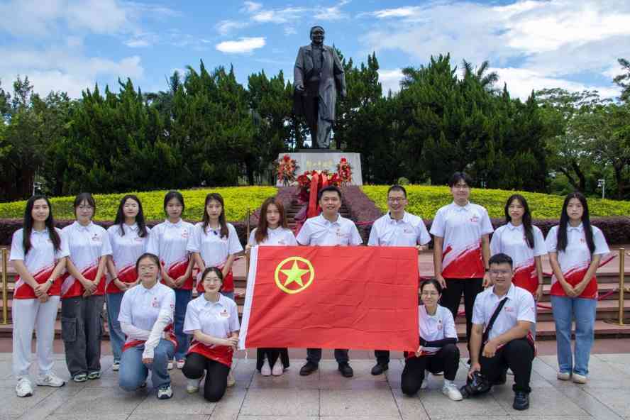 追尋領袖足跡，感悟深圳特區的滄桑巨變