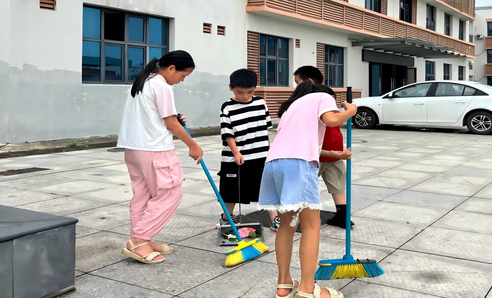 勞動(dòng)的印記，希望的燈塔 ——湖北經(jīng)濟(jì)學(xué)院希望之光支教隊(duì)深入開展暑期勞動(dòng)教育