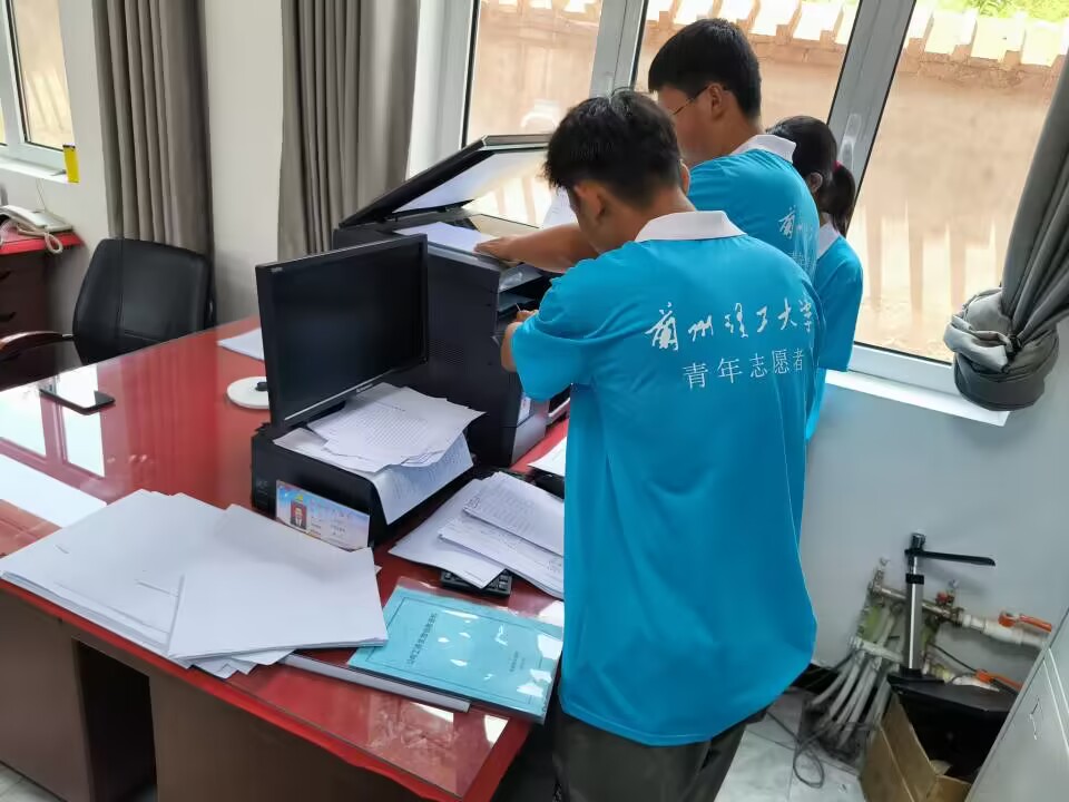  蘭理學(xué)子三下鄉(xiāng)：走進(jìn)基層，感悟民生，助力村民實(shí)事