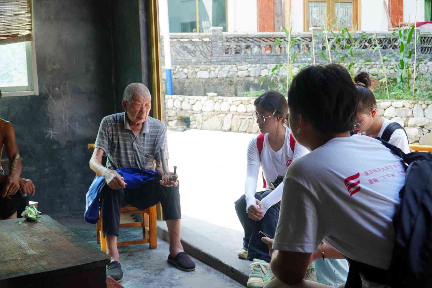 走街入戶，傾聽民聲