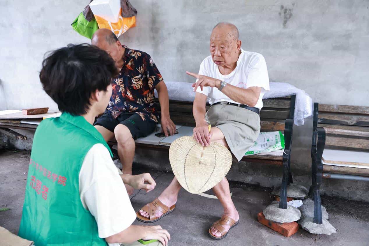 探訪歲月印記，共繪鄉村新篇——深入社區走訪老黨員與老人，展望鄉村振興美好未來