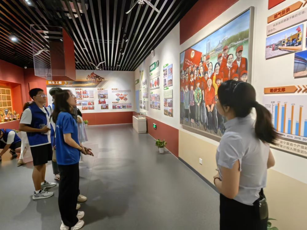 黨旗紅風采現，向黨心石油魂——中國石油大學（華東）感碳石光實踐隊