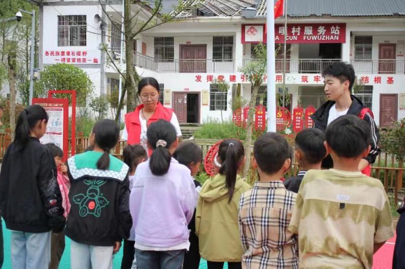 長安大學赴貴州畢節(jié)“渭愛育夢赴黔川·攜手啊嘎助振興”暑期社會實踐隊春風化雨，以“美”育人