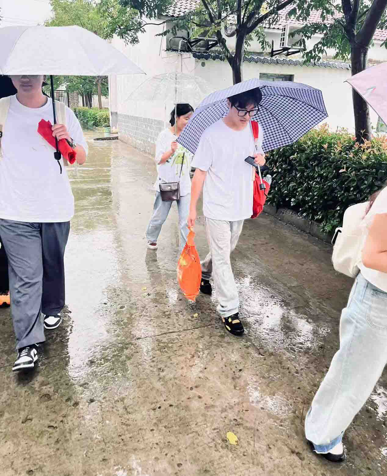 悅齡童夢(mèng)筑愛行：阜陽(yáng)師大外院學(xué)子的溫情夏日之旅