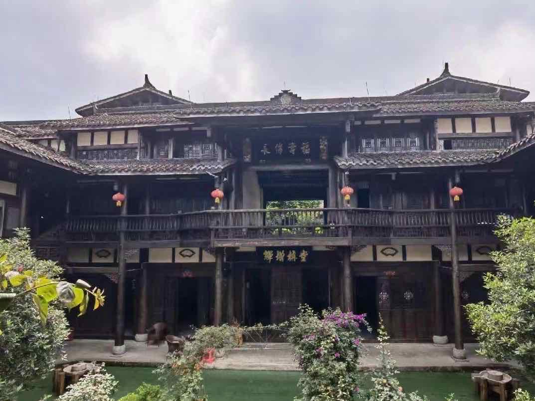 重慶外語外事學(xué)院學(xué)子“三下鄉(xiāng)”:歷史的回想：古老建筑的探尋