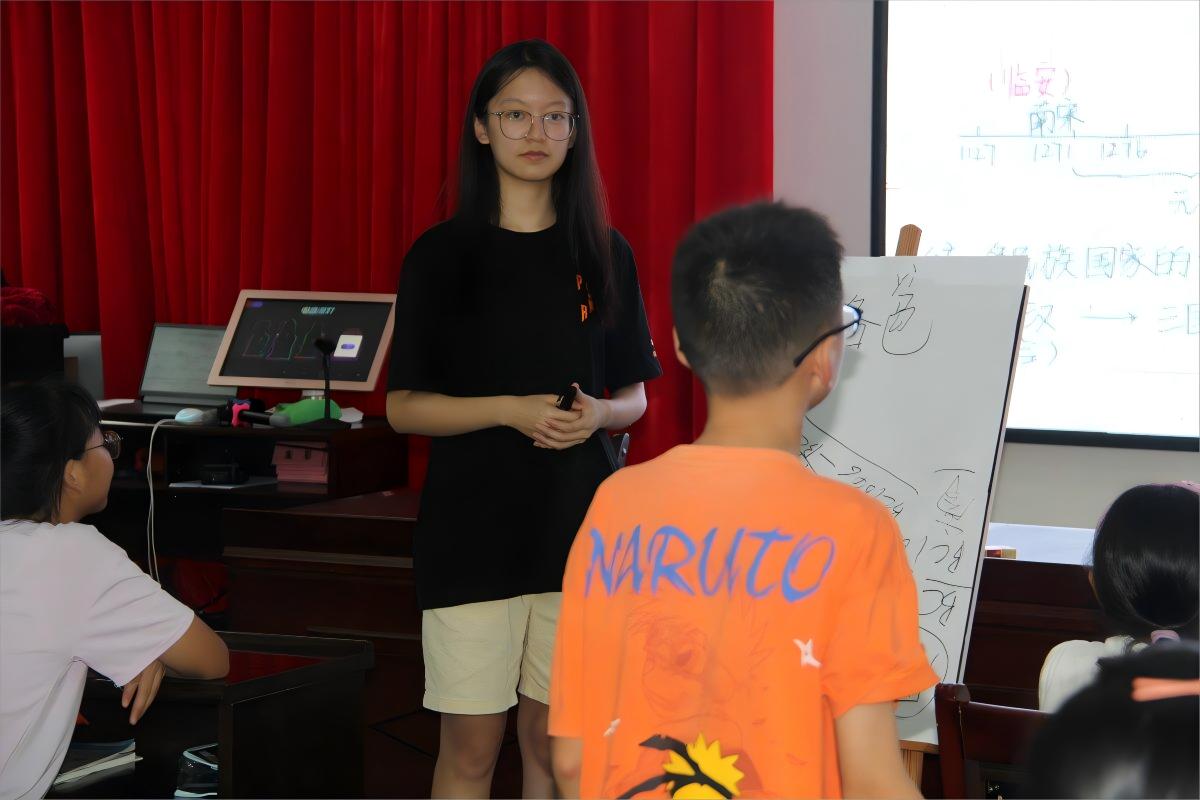 知古論今，暢游歷史 --武漢紡織大學外經貿學院學子“三下鄉”開展特色歷史課程