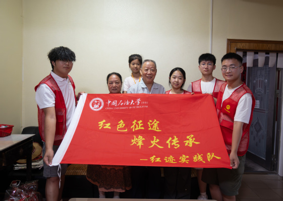傳承紅色基因，共話長征精神——訪紅軍后代劉年發(fā)先生及其家人
