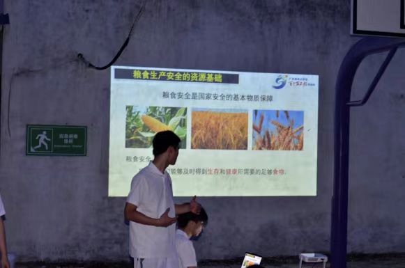 百千萬  番職院先鋒隊繪就興寧刁坊鎮(zhèn)宜居宜業(yè)和美鄉(xiāng)村新畫卷