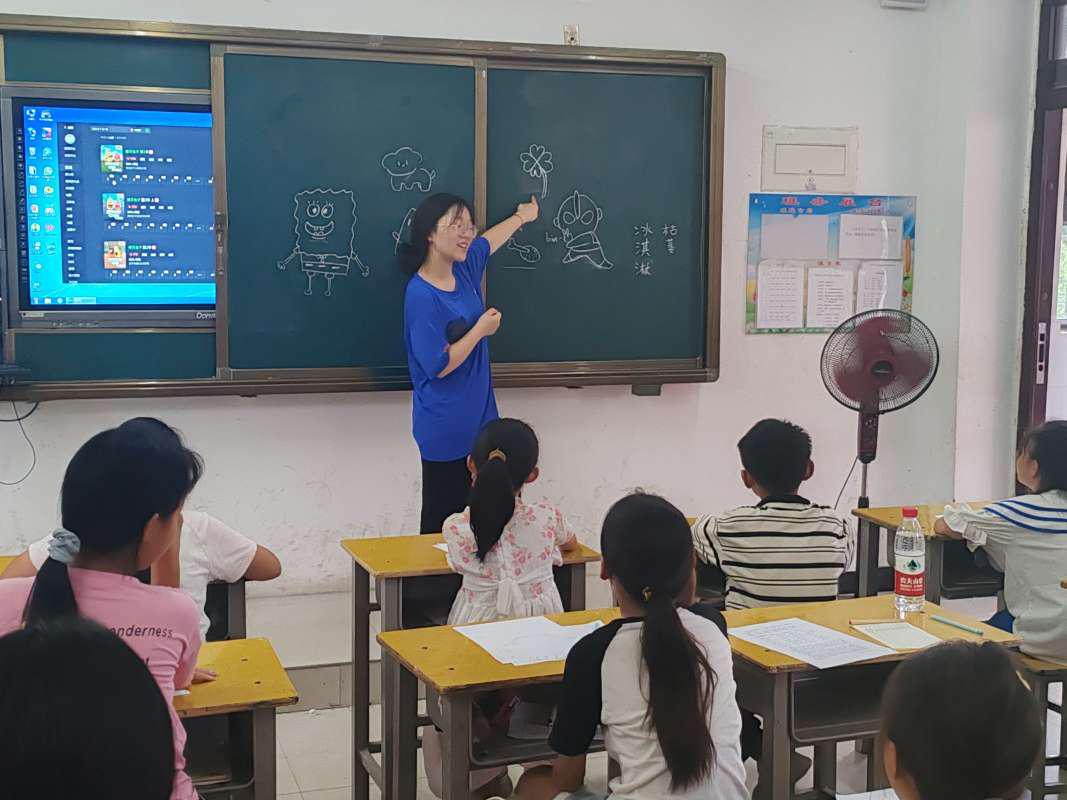 青春筑夢，知識播種。