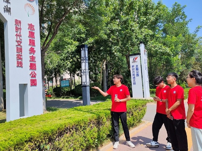“ 青襟數(shù)維·共護(hù)黃河” 實(shí)踐團(tuán)前往東營市明潭公園探查黃河流域水系水文狀況