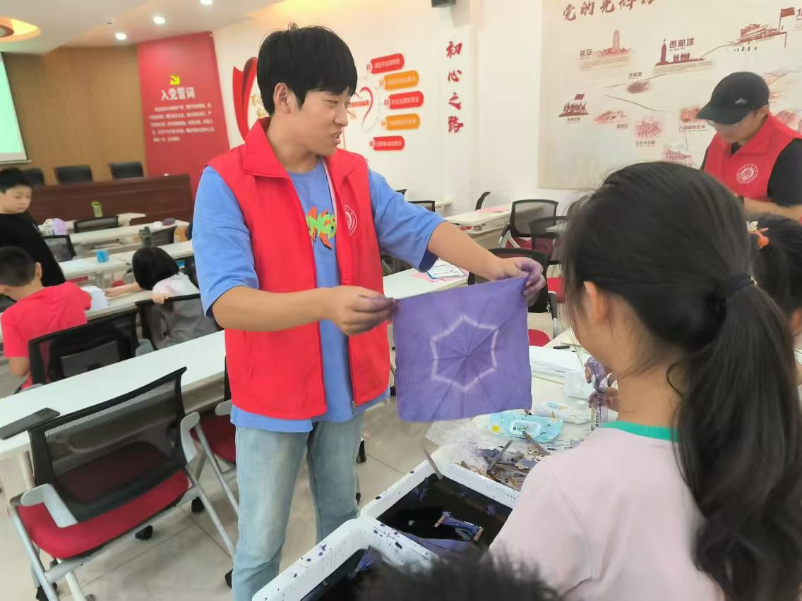 凝心聚力奮青春 ，敬老尊賢正當(dāng)時