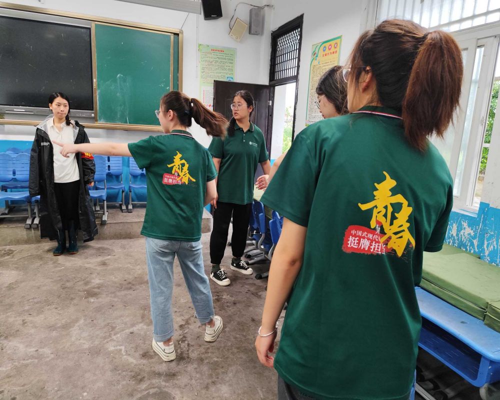 巢湖學院赴廬江縣開展“繪就綠水青山，定格振興瞬間”鄉村振興實踐團攜手社區共筑防洪安全屏障