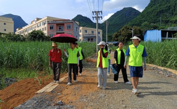 深入田間地頭——廣西民族大學赴崇左推普助興志愿服務