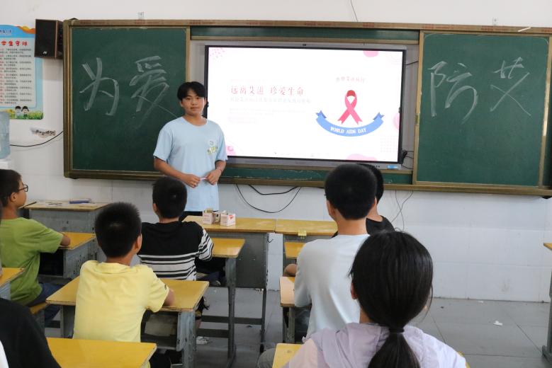 “知防艾滋，擁抱健康”——武昌理工學院云夢書韻志愿服務隊開展預防艾滋教育主題課程