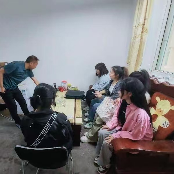 西安郵電大學現代郵政學院“鄉遇于夏，益見青心”團隊赴山陽縣開展返鄉支教暑期實踐活動