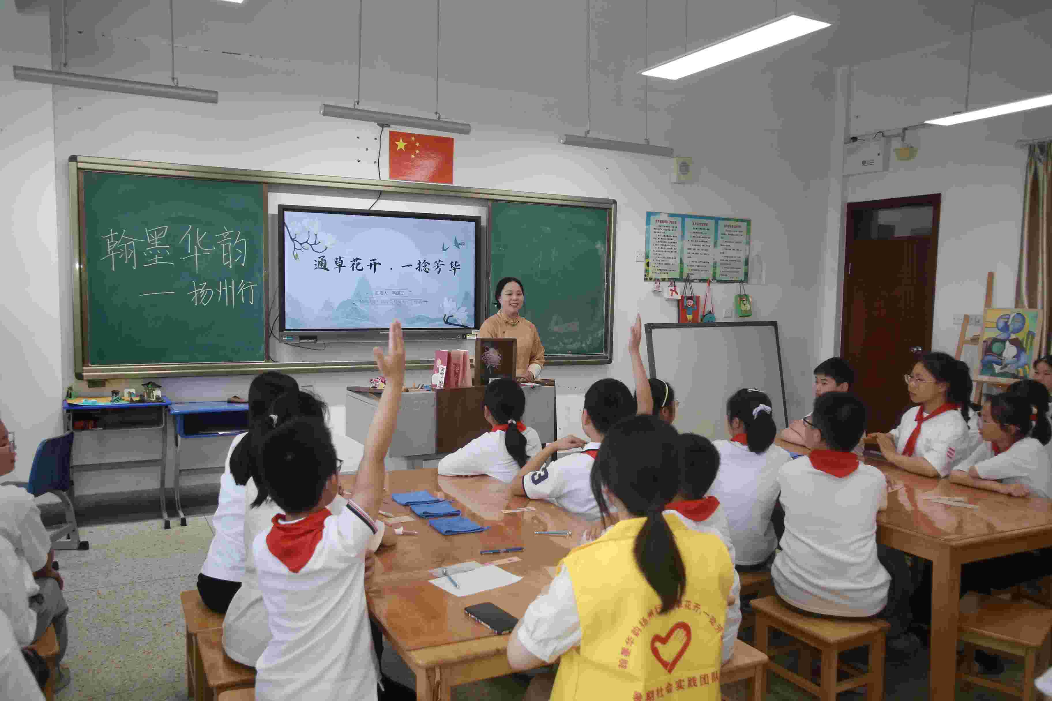 非遺進(jìn)校園，文化潤(rùn)童心 ——廣陵學(xué)子赴東關(guān)小學(xué)開(kāi)展“揚(yáng)州通草花非遺小課堂”