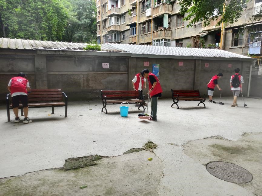 西柚基層服務(wù)隊(duì)點(diǎn)亮長壽路社區(qū)，一周“三下鄉(xiāng)”活動溫暖人心