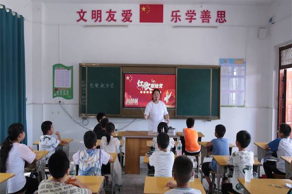 跨越時(shí)空鳴響 西柏坡精神永續(xù)傳揚(yáng)——武昌理工學(xué)院崇陽(yáng)星光志愿服務(wù)隊(duì)開展紅歌傳