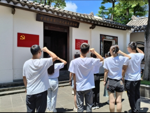 “瓊州潮涌，奮楫前行”研究生暑期社會(huì)實(shí)踐團(tuán)隊(duì)赴海南開