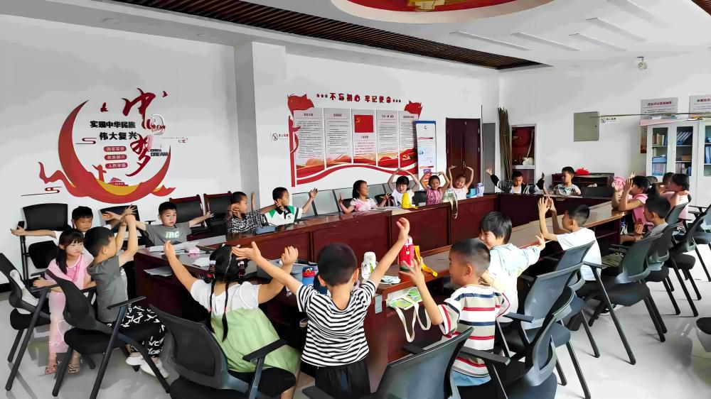 西安科技大學高新學院學子三下鄉：沃土守候，微光留夏