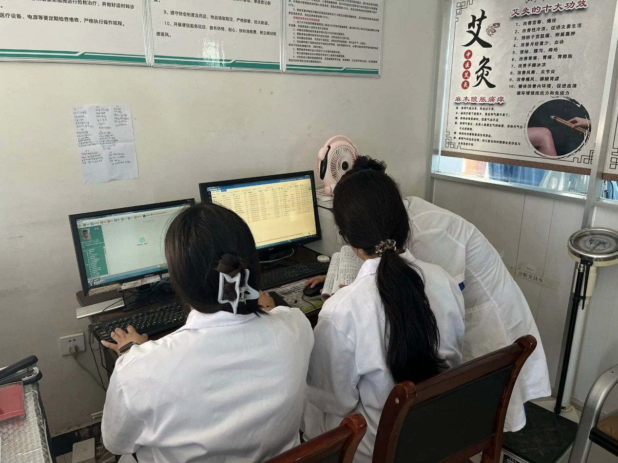 入戶走訪測血壓血糖，問卷調研護老人健康