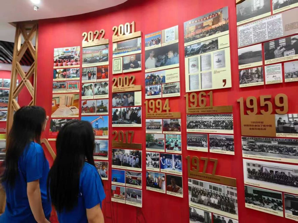 黨建鑄魂，石油強基——中國石油大學（華東）感碳石光實踐隊