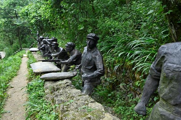 南郵學(xué)子三下鄉(xiāng)：邁雄關(guān)漫漫，感鐵骨錚錚