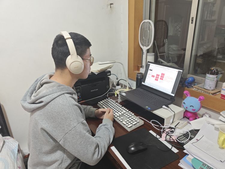 “曲阜師范大學(xué)生命科學(xué)學(xué)院愛(ài)行天下小分隊(duì)”實(shí)踐感悟立足課堂，看齊“名師”