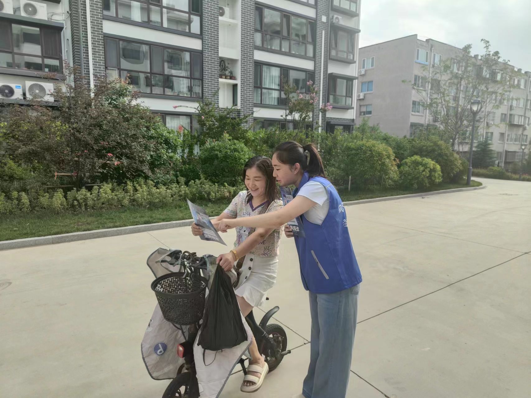 反詐宣傳進社區(qū)，青春聚力正當時