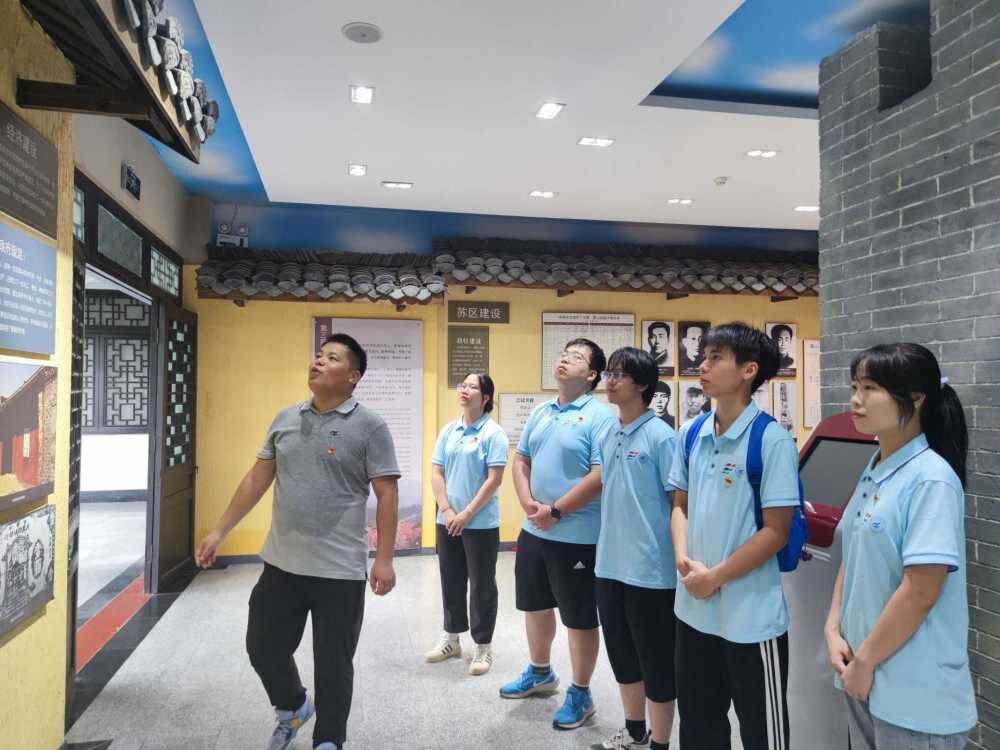 史策丹心六安魂，剛毅不屈獨山心