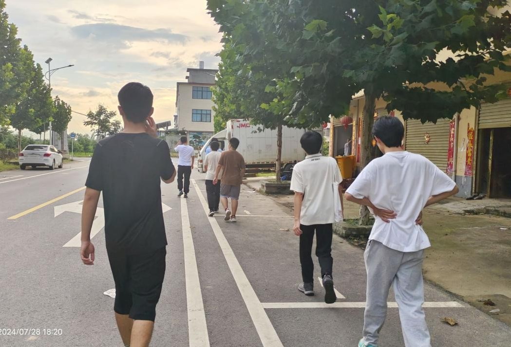 探秘鄉村脈動：街頭采訪下的社會風情畫