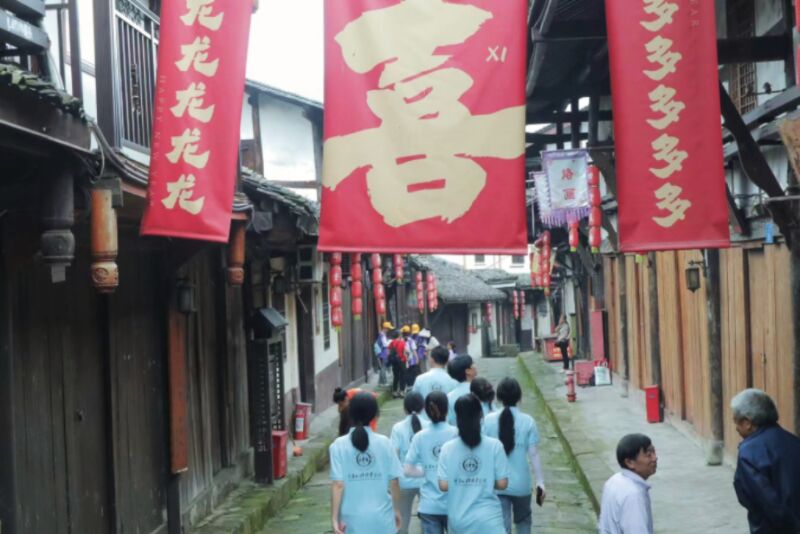 重慶外語(yǔ)外事學(xué)院學(xué)子三下鄉(xiāng)：承非遺陰米酥，繪豐盛輝煌篇
