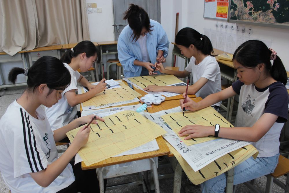 廣東技術(shù)師范大學(xué)“舞躍獅騰”百千萬(wàn)工程突擊隊(duì)：美育三藝齊輝，引領(lǐng)文化傳承