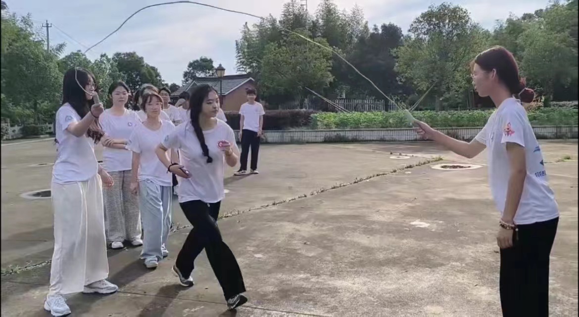 “三反”烈焰：踐之篤行，燎原不息！ ——浙金院“金馬先聲”理論宣講團(tuán)應(yīng)黨號(hào)召赴龍峰村宣講