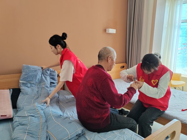 邯鄲幼專志愿者走進(jìn)武安市樂美康養(yǎng)中心開展慰問活動