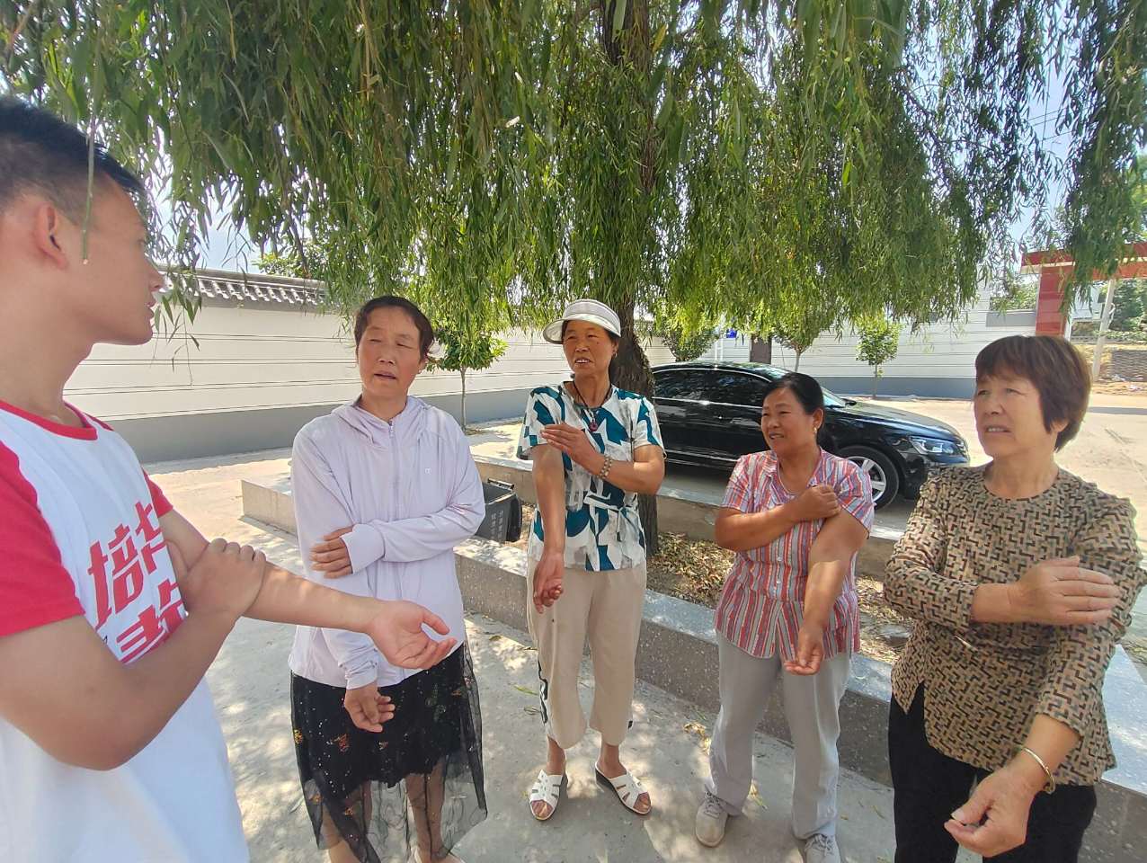 炎炎夏日義診行，濃濃真情暖人心