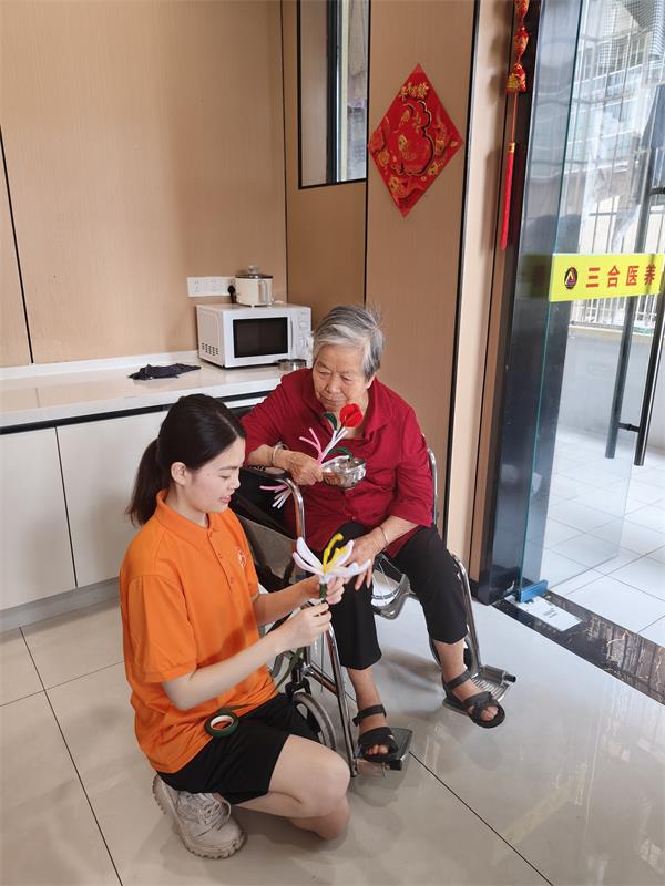 敬愛關(guān)心老人：一次深刻的實(shí)踐活動感悟