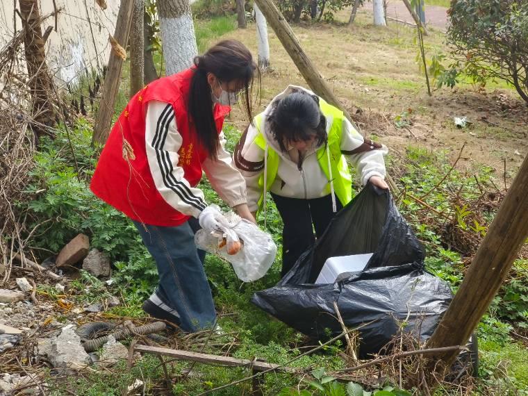 青春志愿，愛(ài)在社區(qū)—西南石油大學(xué)（南充）土木工程與測(cè)繪學(xué)院開(kāi)展雷鋒月志愿服務(wù)系列活動(dòng)
