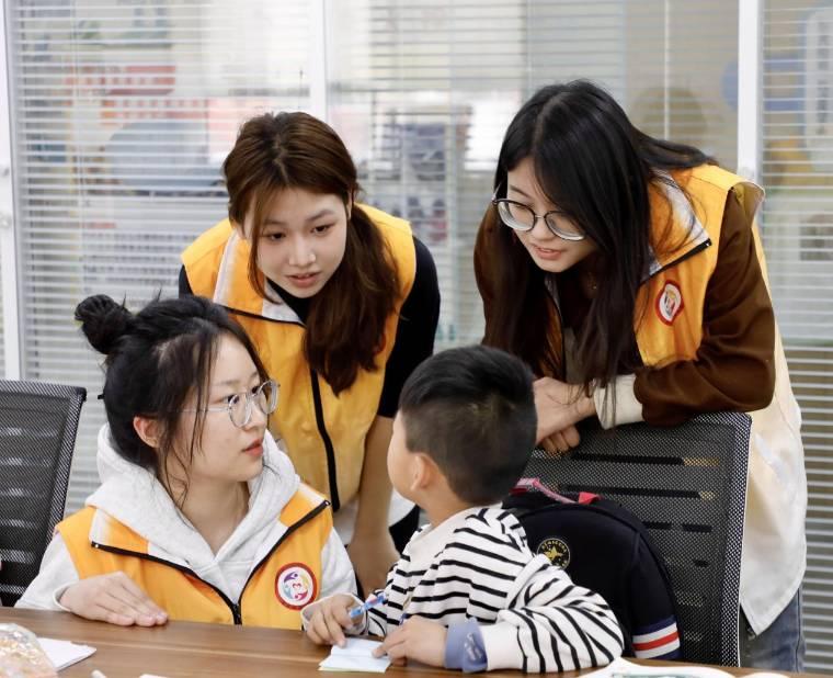 山東大學(xué)學(xué)生唐仲英愛(ài)心社2024年春季興趣課堂活動(dòng)圓滿(mǎn)結(jié)束